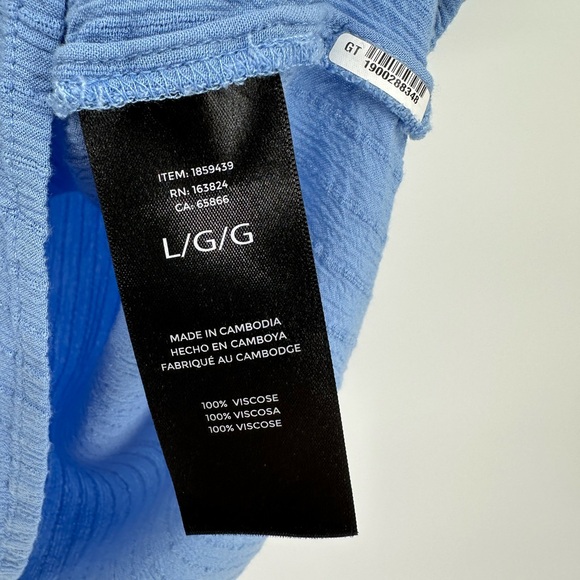 Well Worn Blue Textured Blouse Size L Ruffle Sleeve V-Neck Lightweight - Picture 3 of 9